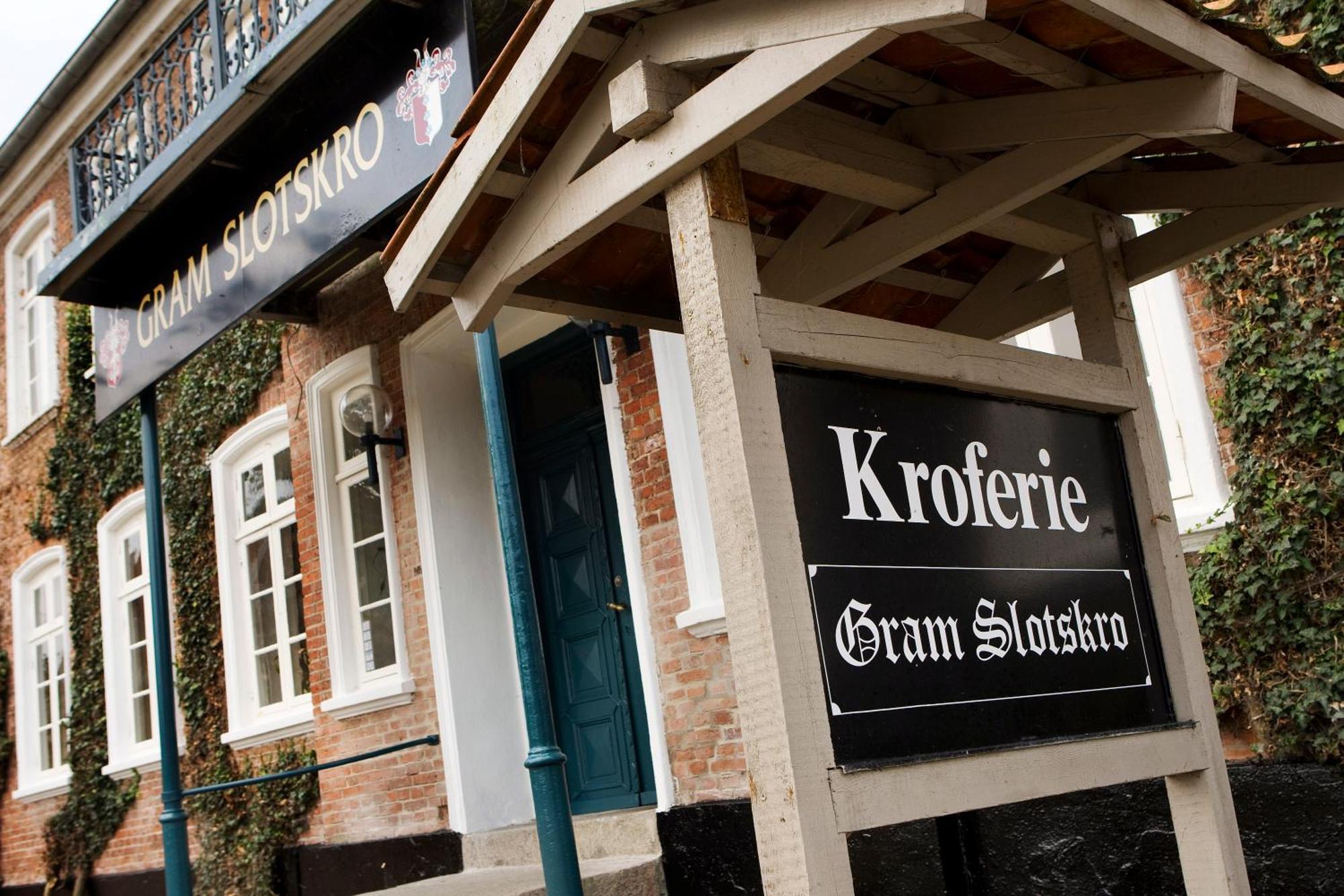 Den Gamle Kro Ved Gram Slot Экстерьер фото